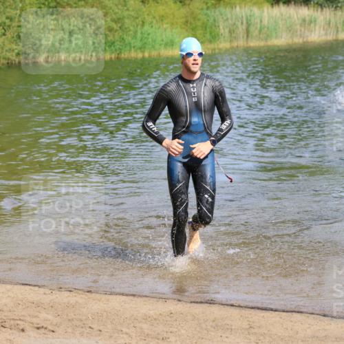 16.06.2024 - 26. Vierlanden-Triathlon Strokosch-Dieckow http://msf.ph/oto/6298584 16.06.2024 09:42:03 Schwimmen 147, 147 meine-sportfotos.de