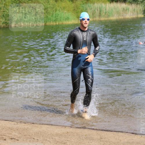 16.06.2024 - 26. Vierlanden-Triathlon Strokosch-Dieckow http://msf.ph/oto/6298642 16.06.2024 09:42:03 Schwimmen 147, 147 meine-sportfotos.de