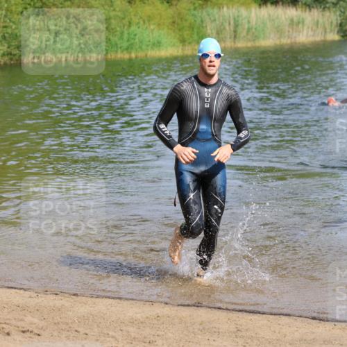16.06.2024 - 26. Vierlanden-Triathlon Strokosch-Dieckow http://msf.ph/oto/6298674 16.06.2024 09:42:03 Schwimmen 147, 147 meine-sportfotos.de