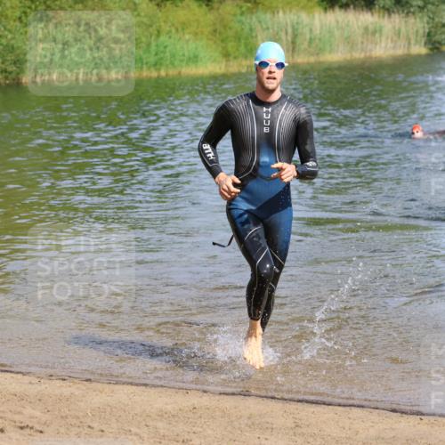 16.06.2024 - 26. Vierlanden-Triathlon Strokosch-Dieckow http://msf.ph/oto/6298696 16.06.2024 09:42:03 Schwimmen 147, 147 meine-sportfotos.de