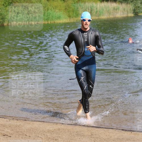 16.06.2024 - 26. Vierlanden-Triathlon Strokosch-Dieckow http://msf.ph/oto/6298712 16.06.2024 09:42:03 Schwimmen 147, 147 meine-sportfotos.de