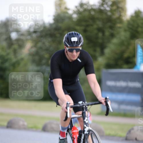 16.06.2024 - 26. Vierlanden-Triathlon Jannik Wohlers http://msf.ph/oto/6298908 16.06.2024 11:38:20 Radfahren 129, 145, 196, 324 meine-sportfotos.de