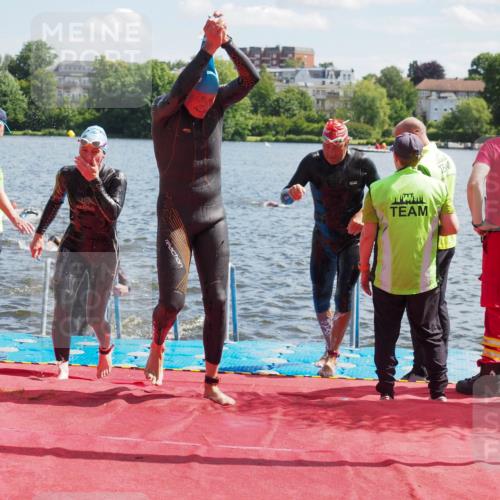16.06.2024 - 7 Türme Triathlon KatJ http://msf.ph/oto/6298929 16.06.2024 11:14:05 Schwimmen 40, 48, 171, 229, 253, 279, 291 meine-sportfotos.de