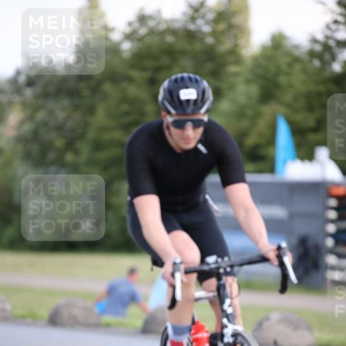 16.06.2024 - 26. Vierlanden-Triathlon Jannik Wohlers http://msf.ph/oto/6299099 16.06.2024 11:38:20 Radfahren 129, 145, 196, 324 meine-sportfotos.de