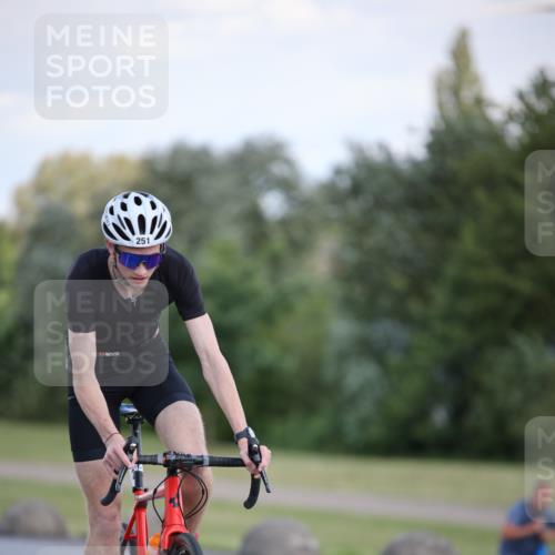 16.06.2024 - 26. Vierlanden-Triathlon Jannik Wohlers http://msf.ph/oto/6299119 16.06.2024 11:38:27 Radfahren 116, 251, 298, 324, 329, 332, 346 meine-sportfotos.de