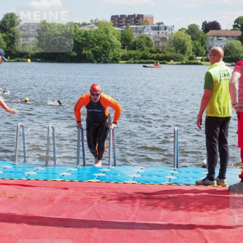 16.06.2024 - 7 Türme Triathlon KatJ http://msf.ph/oto/6299315 16.06.2024 11:14:39 Schwimmen 215, 229, 260, 267 meine-sportfotos.de