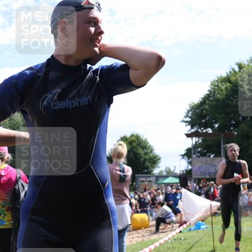 16.06.2024 - 26. Vierlanden-Triathlon Lena Gebhardt http://msf.ph/oto/6299369 16.06.2024 10:58:02 Schwimmen 253, 269, 275, 298, 302, 316, 253, 269, 275, 298, 302, 316 meine-sportfotos.de