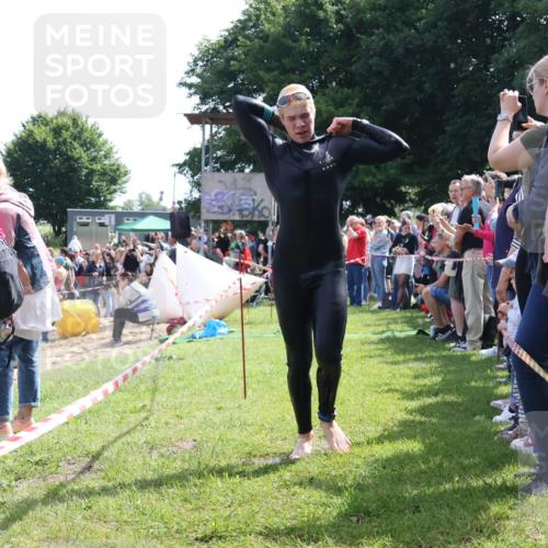 16.06.2024 - 26. Vierlanden-Triathlon Lena Gebhardt http://msf.ph/oto/6299481 16.06.2024 10:58:13 Schwimmen 253, 254, 288, 302, 349, 253, 254, 288, 302, 349 meine-sportfotos.de