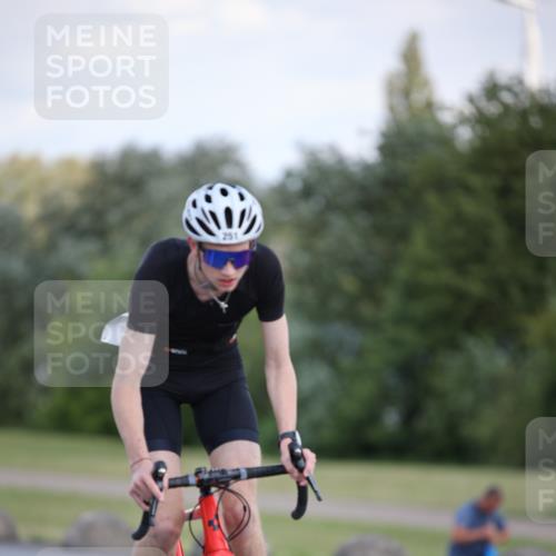 16.06.2024 - 26. Vierlanden-Triathlon Jannik Wohlers http://msf.ph/oto/6299574 16.06.2024 11:38:28 Radfahren 68, 116, 251, 298, 324, 329, 332, 346 meine-sportfotos.de