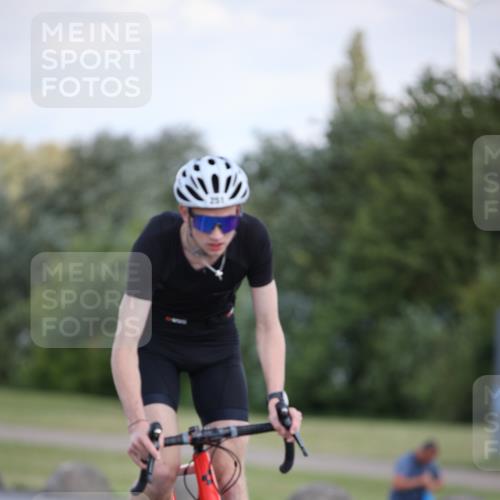 16.06.2024 - 26. Vierlanden-Triathlon Jannik Wohlers http://msf.ph/oto/6299581 16.06.2024 11:38:28 Radfahren 68, 116, 251, 298, 324, 329, 332, 346 meine-sportfotos.de