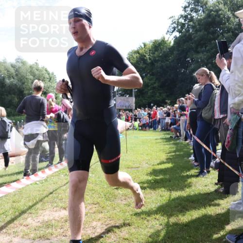 16.06.2024 - 26. Vierlanden-Triathlon Lena Gebhardt http://msf.ph/oto/6299745 16.06.2024 10:58:37 Schwimmen 251, 265, 281, 346, 251, 265, 281, 346 meine-sportfotos.de