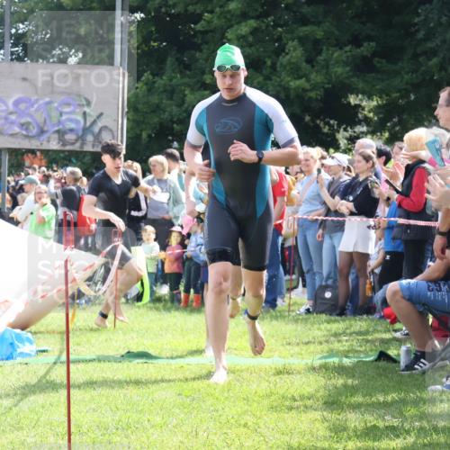 16.06.2024 - 26. Vierlanden-Triathlon Lena Gebhardt http://msf.ph/oto/6299762 16.06.2024 10:58:51 Schwimmen 251, 281, 304, 317, 320, 322, 251, 281, 304, 317, 320, 322 meine-sportfotos.de