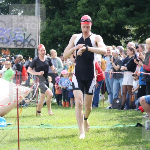 16.06.2024 - 26. Vierlanden-Triathlon Lena Gebhardt http://msf.ph/oto/6299844 16.06.2024 10:58:58 Schwimmen 262, 304, 317, 320, 322, 262, 304, 317, 320, 322 meine-sportfotos.de
