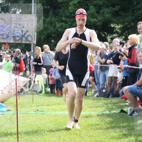 16.06.2024 - 26. Vierlanden-Triathlon Lena Gebhardt http://msf.ph/oto/6299847 16.06.2024 10:58:58 Schwimmen 262, 304, 317, 320, 322, 262, 304, 317, 320, 322 meine-sportfotos.de