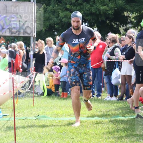 16.06.2024 - 26. Vierlanden-Triathlon Lena Gebhardt http://msf.ph/oto/6300273 16.06.2024 10:59:45 Schwimmen 230, 232, 242, 248, 271, 285, 230, 232, 242, 248, 271, 285 meine-sportfotos.de