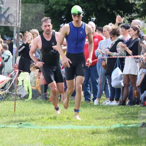 16.06.2024 - 26. Vierlanden-Triathlon Lena Gebhardt http://msf.ph/oto/6300335 16.06.2024 10:59:51 Schwimmen 230, 232, 242, 248, 271, 284, 285, 337, 230, 232, 242, 248, 271, 284, 285, 337 meine-sportfotos.de