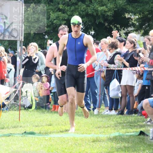 16.06.2024 - 26. Vierlanden-Triathlon Lena Gebhardt http://msf.ph/oto/6300342 16.06.2024 10:59:51 Schwimmen 230, 232, 242, 248, 271, 284, 285, 337, 230, 232, 242, 248, 271, 284, 285, 337 meine-sportfotos.de