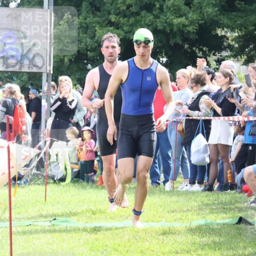 16.06.2024 - 26. Vierlanden-Triathlon Lena Gebhardt http://msf.ph/oto/6300348 16.06.2024 10:59:51 Schwimmen 230, 232, 242, 248, 271, 284, 285, 337, 230, 232, 242, 248, 271, 284, 285, 337 meine-sportfotos.de