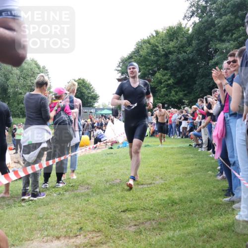 16.06.2024 - 26. Vierlanden-Triathlon Lena Gebhardt http://msf.ph/oto/6300500 16.06.2024 11:00:01 Schwimmen 232, 242, 246, 248, 261, 284, 286, 335, 337, 232, 242, 246, 248, 261, 284, 286, 335, 337 meine-sportfotos.de