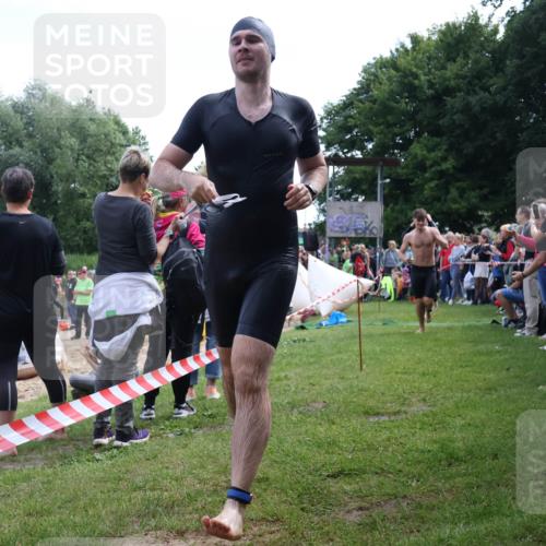 16.06.2024 - 26. Vierlanden-Triathlon Lena Gebhardt http://msf.ph/oto/6300509 16.06.2024 11:00:01 Schwimmen 232, 242, 246, 248, 261, 284, 286, 335, 337, 232, 242, 246, 248, 261, 284, 286, 335, 337 meine-sportfotos.de