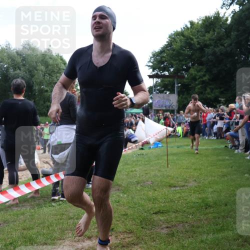 16.06.2024 - 26. Vierlanden-Triathlon Lena Gebhardt http://msf.ph/oto/6300513 16.06.2024 11:00:02 Schwimmen 232, 242, 246, 248, 261, 284, 286, 335, 337, 344, 232, 242, 246, 248, 261, 284, 286, 335, 337, 344 meine-sportfotos.de
