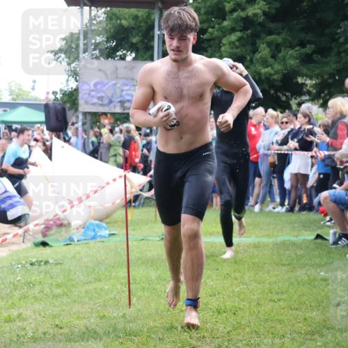 16.06.2024 - 26. Vierlanden-Triathlon Lena Gebhardt http://msf.ph/oto/6300532 16.06.2024 11:00:03 Schwimmen 232, 246, 261, 284, 286, 335, 337, 344, 232, 246, 261, 284, 286, 335, 337, 344 meine-sportfotos.de