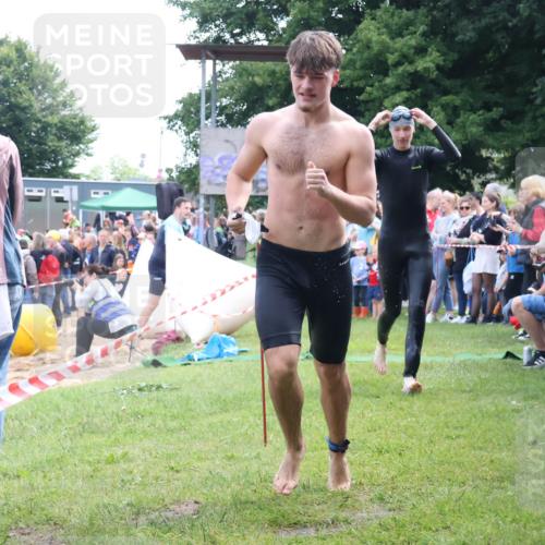 16.06.2024 - 26. Vierlanden-Triathlon Lena Gebhardt http://msf.ph/oto/6300539 16.06.2024 11:00:03 Schwimmen 232, 246, 261, 284, 286, 335, 337, 344, 232, 246, 261, 284, 286, 335, 337, 344 meine-sportfotos.de