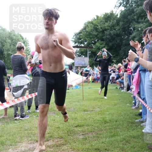 16.06.2024 - 26. Vierlanden-Triathlon Lena Gebhardt http://msf.ph/oto/6300557 16.06.2024 11:00:04 Schwimmen 232, 246, 261, 284, 286, 335, 337, 344, 232, 246, 261, 284, 286, 335, 337, 344 meine-sportfotos.de