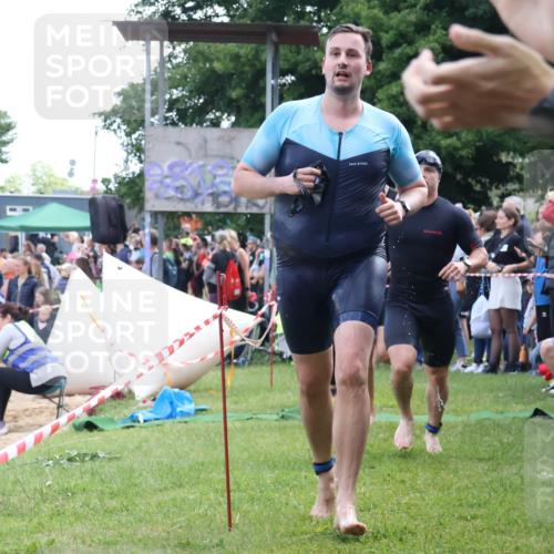 16.06.2024 - 26. Vierlanden-Triathlon Lena Gebhardt http://msf.ph/oto/6300602 16.06.2024 11:00:08 Schwimmen 246, 261, 283, 284, 286, 335, 340, 344, 1274, 246, 261, 283, 284, 286, 335, 340, 344, 1274 meine-sportfotos.de