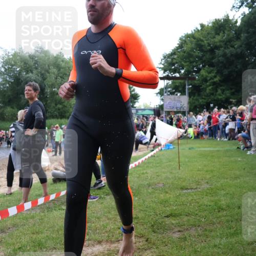 16.06.2024 - 26. Vierlanden-Triathlon Lena Gebhardt http://msf.ph/oto/6300702 16.06.2024 11:00:13 Schwimmen 261, 283, 286, 335, 340, 344, 1274, 261, 283, 286, 335, 340, 344, 1274 meine-sportfotos.de