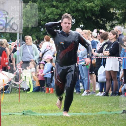 16.06.2024 - 26. Vierlanden-Triathlon Lena Gebhardt http://msf.ph/oto/6300709 16.06.2024 11:00:16 Schwimmen 276, 283, 340, 344, 1274, 276, 283, 340, 344, 1274 meine-sportfotos.de