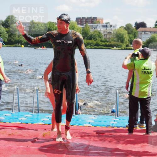 16.06.2024 - 7 Türme Triathlon KatJ http://msf.ph/oto/6300732 16.06.2024 11:16:39 Schwimmen 22, 30, 37, 158, 175, 199, 217, 230, 231, 289, 298 meine-sportfotos.de