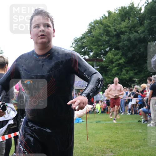 16.06.2024 - 26. Vierlanden-Triathlon Lena Gebhardt http://msf.ph/oto/6300757 16.06.2024 11:00:20 Schwimmen 276, 283, 340, 344, 1274, 276, 283, 340, 344, 1274 meine-sportfotos.de