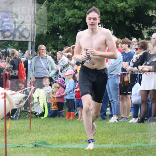 16.06.2024 - 26. Vierlanden-Triathlon Lena Gebhardt http://msf.ph/oto/6300847 16.06.2024 11:00:28 Schwimmen 276, 283, 1274, 276, 283, 1274 meine-sportfotos.de