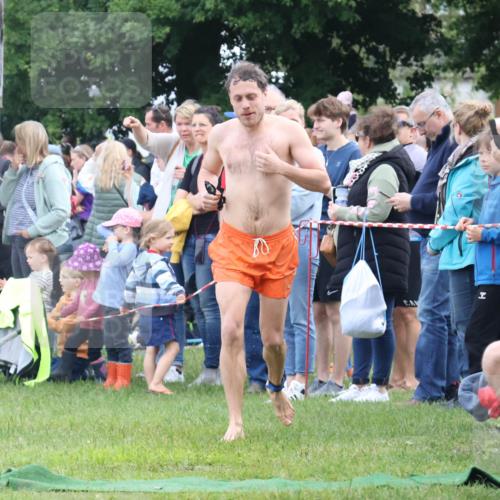16.06.2024 - 26. Vierlanden-Triathlon Lena Gebhardt http://msf.ph/oto/6301003 16.06.2024 11:01:03 Schwimmen 347, 347 meine-sportfotos.de