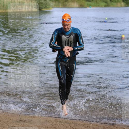 16.06.2024 - 26. Vierlanden-Triathlon Strokosch-Dieckow http://msf.ph/oto/6301011 16.06.2024 09:43:02 Schwimmen 60, 60 meine-sportfotos.de