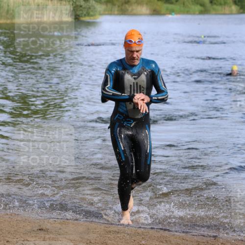 16.06.2024 - 26. Vierlanden-Triathlon Strokosch-Dieckow http://msf.ph/oto/6301048 16.06.2024 09:43:02 Schwimmen 60, 60 meine-sportfotos.de