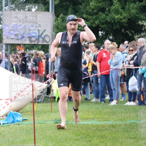 16.06.2024 - 26. Vierlanden-Triathlon Lena Gebhardt http://msf.ph/oto/6301061 16.06.2024 11:01:19 Schwimmen 350, 350 meine-sportfotos.de