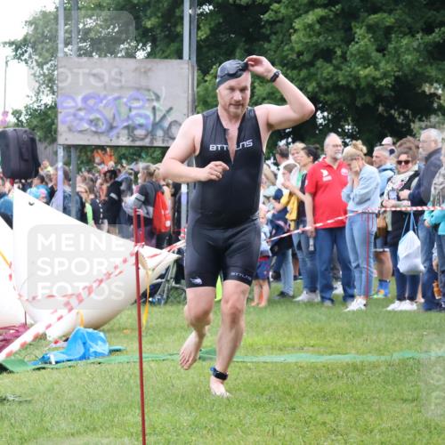 16.06.2024 - 26. Vierlanden-Triathlon Lena Gebhardt http://msf.ph/oto/6301064 16.06.2024 11:01:20 Schwimmen 350, 350 meine-sportfotos.de