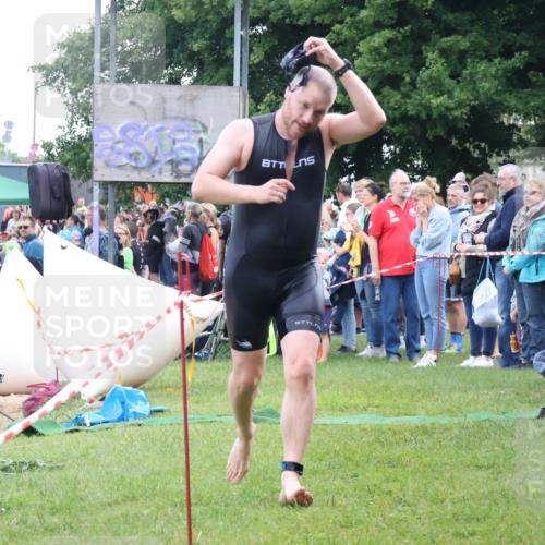 16.06.2024 - 26. Vierlanden-Triathlon Lena Gebhardt http://msf.ph/oto/6301071 16.06.2024 11:01:20 Schwimmen 350, 350 meine-sportfotos.de