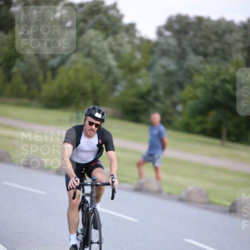 16.06.2024 - 26. Vierlanden-Triathlon Jannik Wohlers http://msf.ph/oto/6301079 16.06.2024 11:38:51 Radfahren 24, 53, 61, 156, 165, 271, 295 meine-sportfotos.de