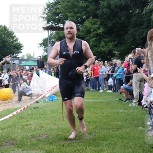 16.06.2024 - 26. Vierlanden-Triathlon Lena Gebhardt http://msf.ph/oto/6301084 16.06.2024 11:01:21 Schwimmen 350, 350 meine-sportfotos.de
