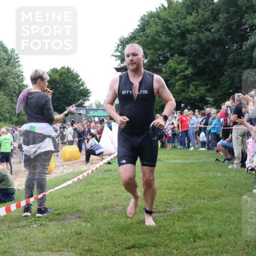 16.06.2024 - 26. Vierlanden-Triathlon Lena Gebhardt http://msf.ph/oto/6301092 16.06.2024 11:01:22 Schwimmen 350, 350 meine-sportfotos.de