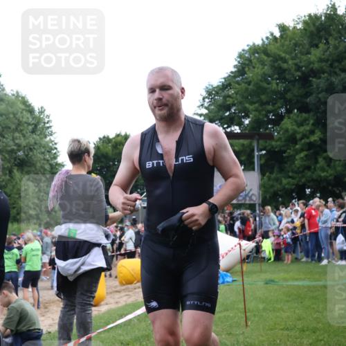 16.06.2024 - 26. Vierlanden-Triathlon Lena Gebhardt http://msf.ph/oto/6301095 16.06.2024 11:01:22 Schwimmen 350, 350 meine-sportfotos.de