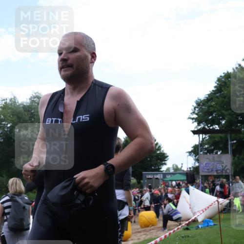 16.06.2024 - 26. Vierlanden-Triathlon Lena Gebhardt http://msf.ph/oto/6301105 16.06.2024 11:01:22 Schwimmen 350, 350 meine-sportfotos.de