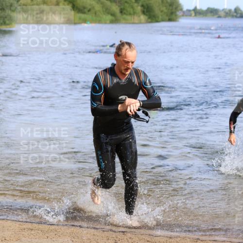16.06.2024 - 26. Vierlanden-Triathlon Strokosch-Dieckow http://msf.ph/oto/6301129 16.06.2024 09:43:07 Schwimmen 10, 23, 47, 60, 10, 23, 47, 60 meine-sportfotos.de