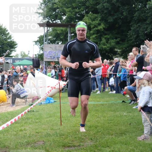 16.06.2024 - 26. Vierlanden-Triathlon Lena Gebhardt http://msf.ph/oto/6301144 16.06.2024 11:01:51 Schwimmen 307, 393, 307, 393 meine-sportfotos.de