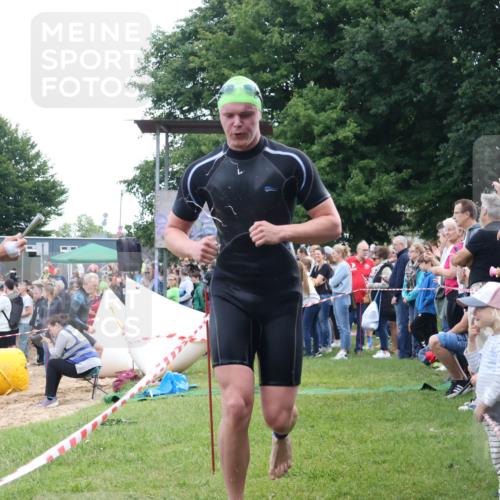 16.06.2024 - 26. Vierlanden-Triathlon Lena Gebhardt http://msf.ph/oto/6301148 16.06.2024 11:01:51 Schwimmen 307, 393, 307, 393 meine-sportfotos.de
