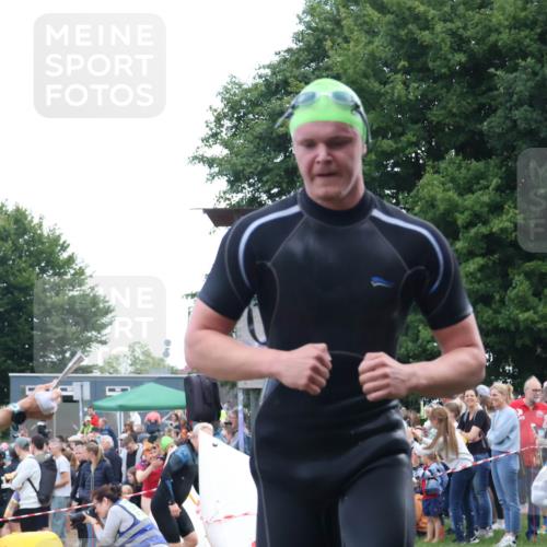 16.06.2024 - 26. Vierlanden-Triathlon Lena Gebhardt http://msf.ph/oto/6301153 16.06.2024 11:01:51 Schwimmen 307, 393, 307, 393 meine-sportfotos.de
