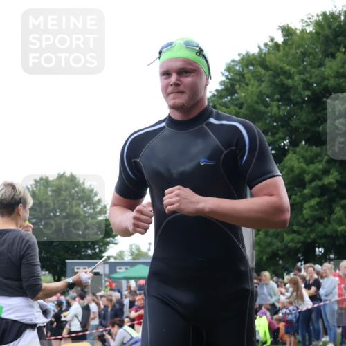 16.06.2024 - 26. Vierlanden-Triathlon Lena Gebhardt http://msf.ph/oto/6301161 16.06.2024 11:01:52 Schwimmen 307, 393, 307, 393 meine-sportfotos.de